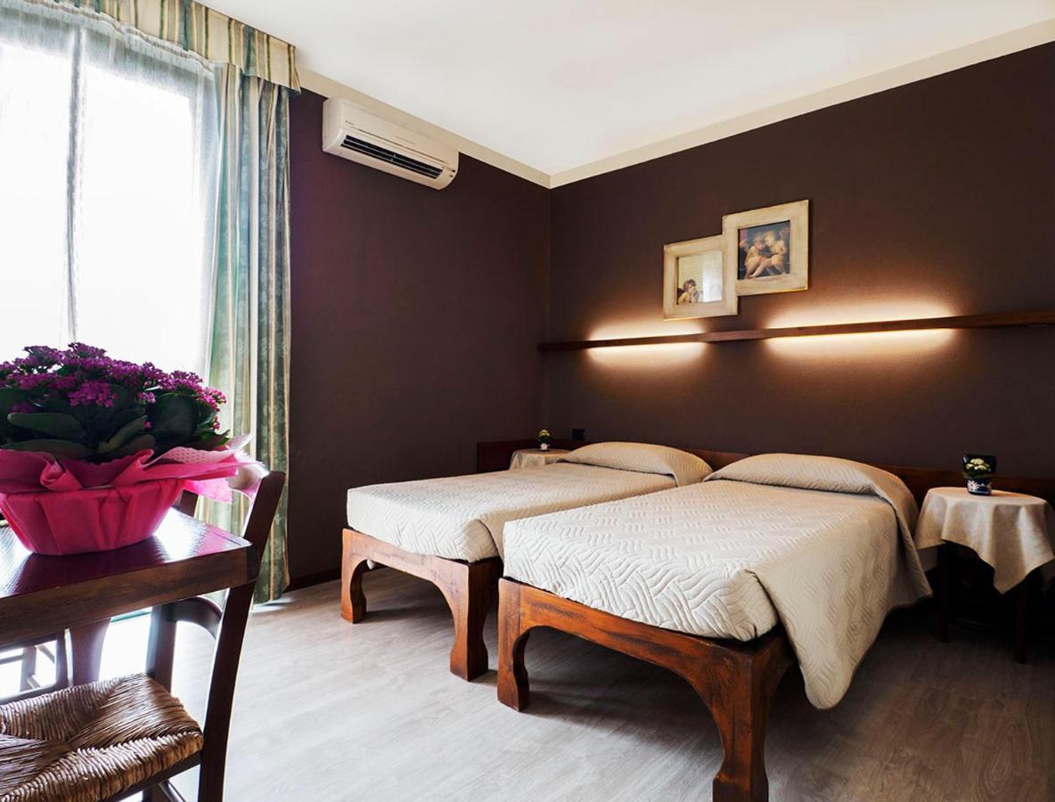 Il Fiordaliso Foresteria Hotel Busto Arsizio Ngoại thất bức ảnh